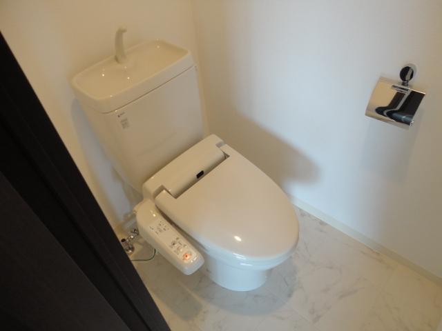 Toilet. ◆ It is a beautiful toilet with bidet.