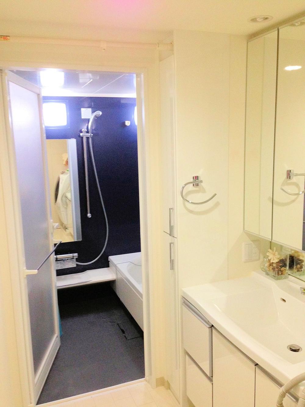 Wash basin, toilet. Full of clean powder room.