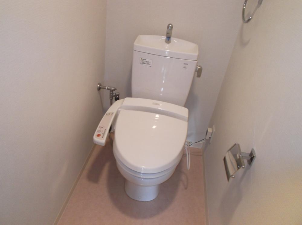 Toilet. Indoor (12 May 2013) Shooting