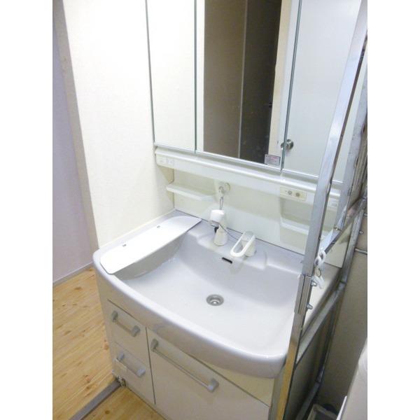 Wash basin, toilet