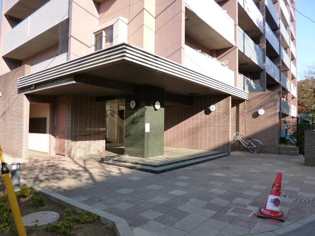 Entrance. Common areas