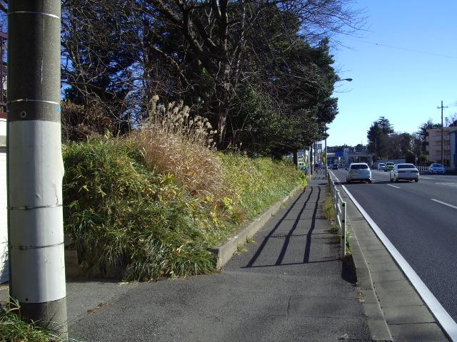Local photos, including front road. Local (12 May 2013) Shooting It is a sidewalk with a public road surface! 