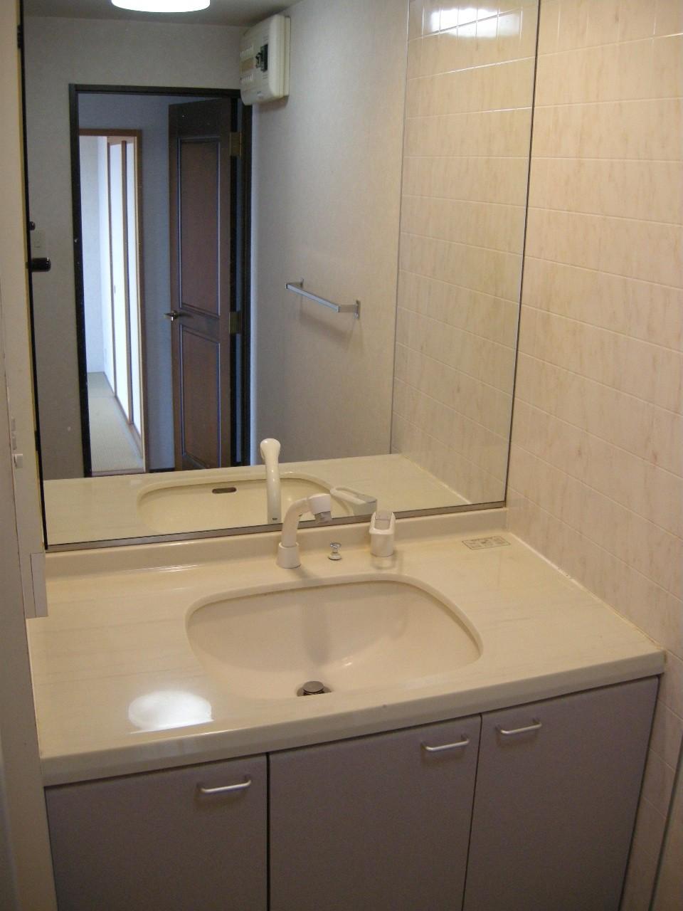 Wash basin, toilet