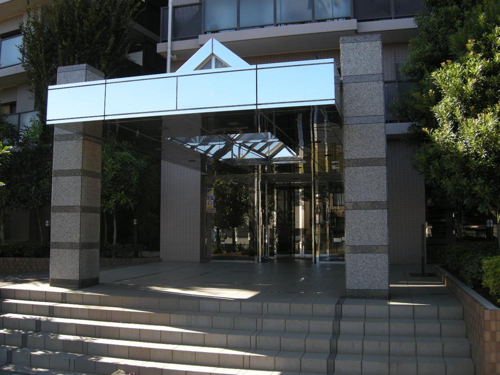 Entrance. Common areas