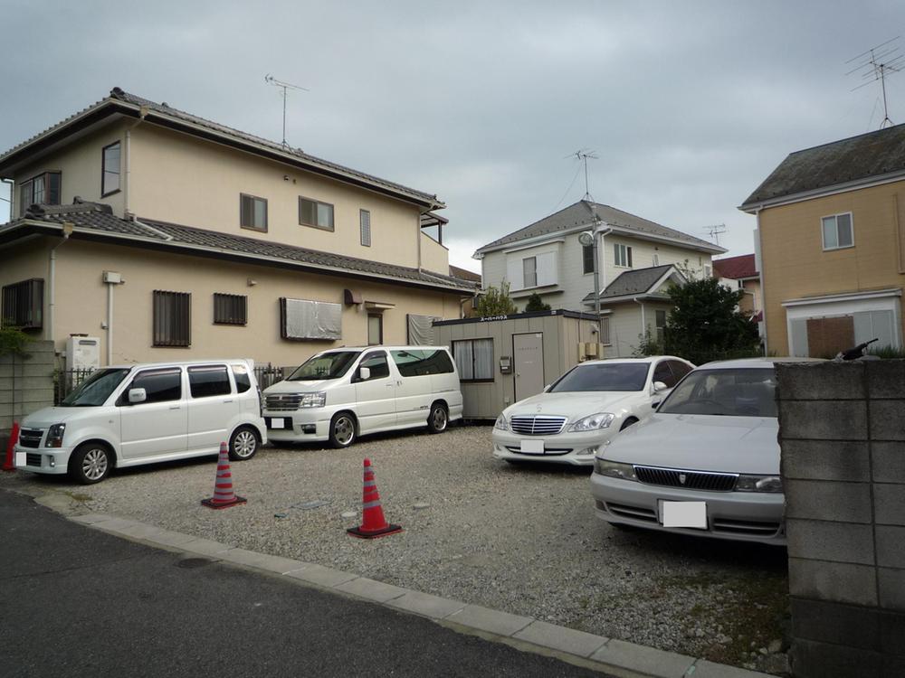 Local photos, including front road. Local (11 May 2013) Shooting