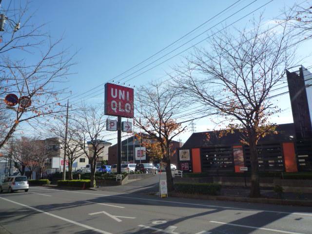 Shopping centre. 500m to UNIQLO Kashiwa Masuodai shop