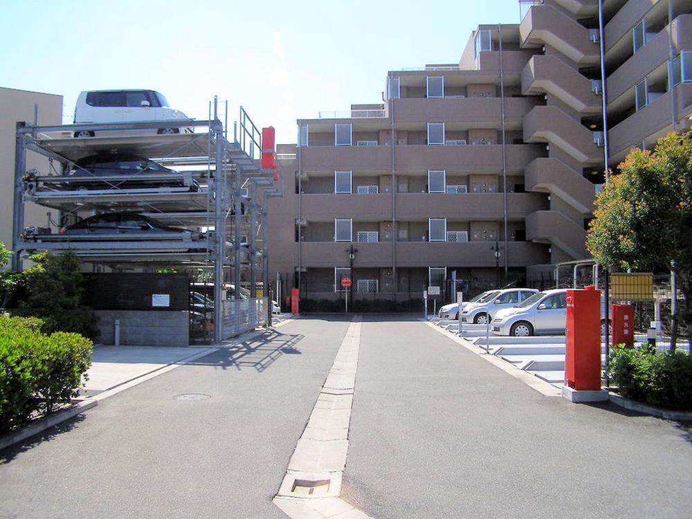 Parking lot. Local (12 May 2013) Shooting
