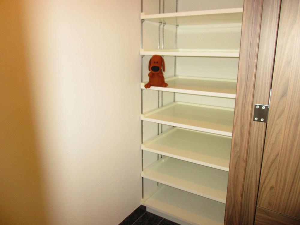 Receipt. Shoes-in closet
