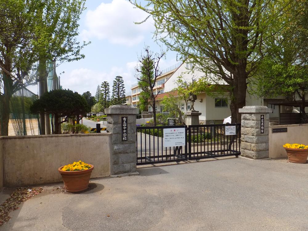 Junior high school. 1500m to Kashiwa Tanaka junior high school