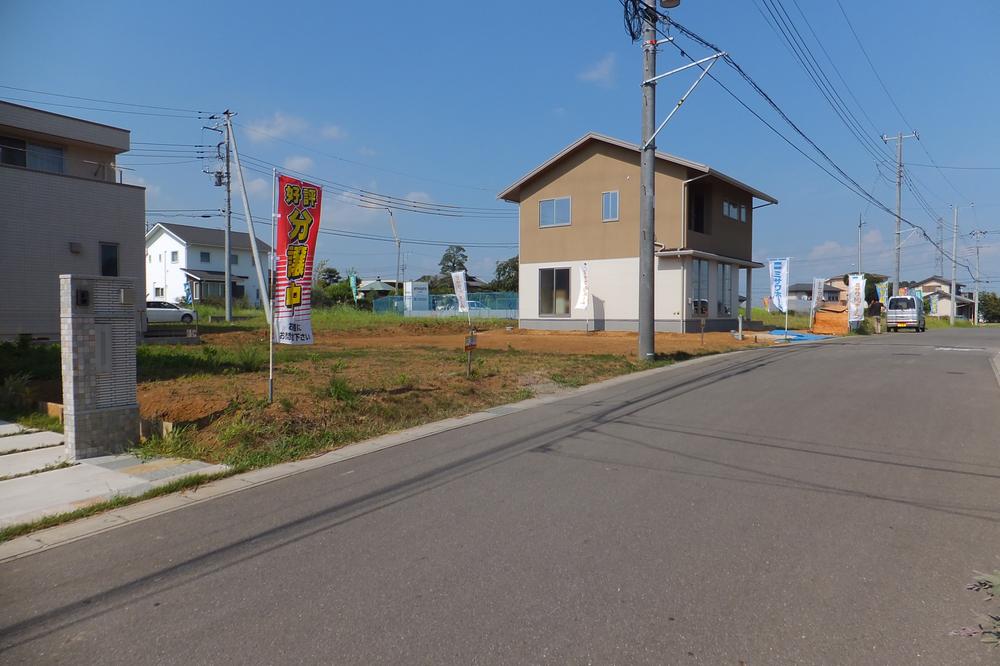 Local photos, including front road. Local (August 2013) Shooting