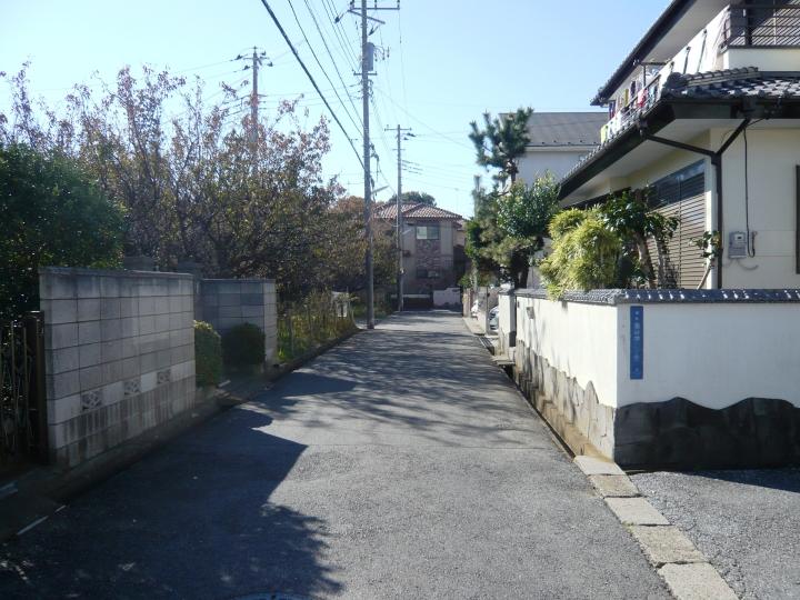 Local photos, including front road. Local (11 May 2013) Shooting