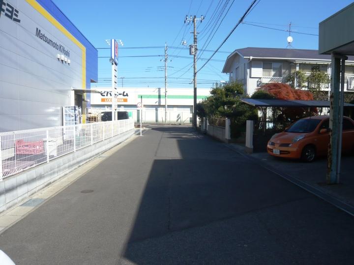 Local photos, including front road. Local (11 May 2013) Shooting