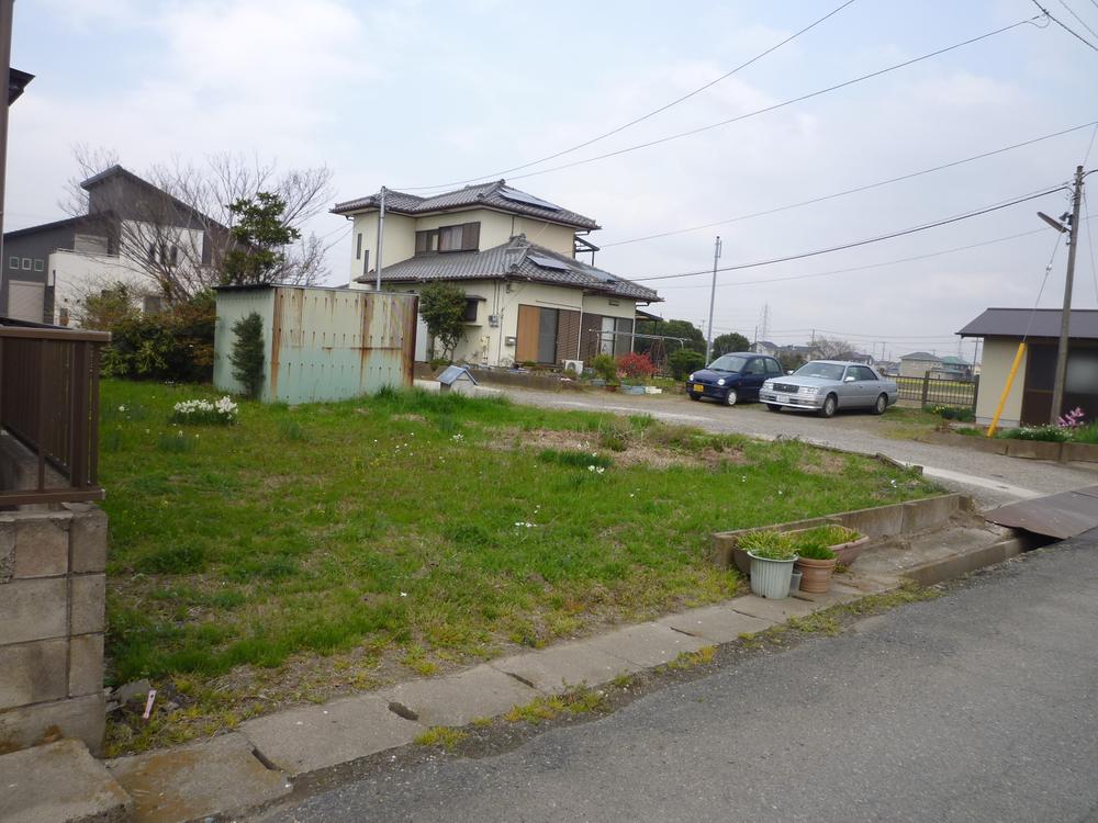 Local photos, including front road. Local photo 3