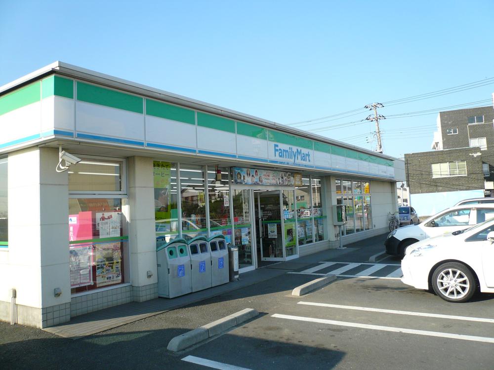 Convenience store. 1000m to FamilyMart