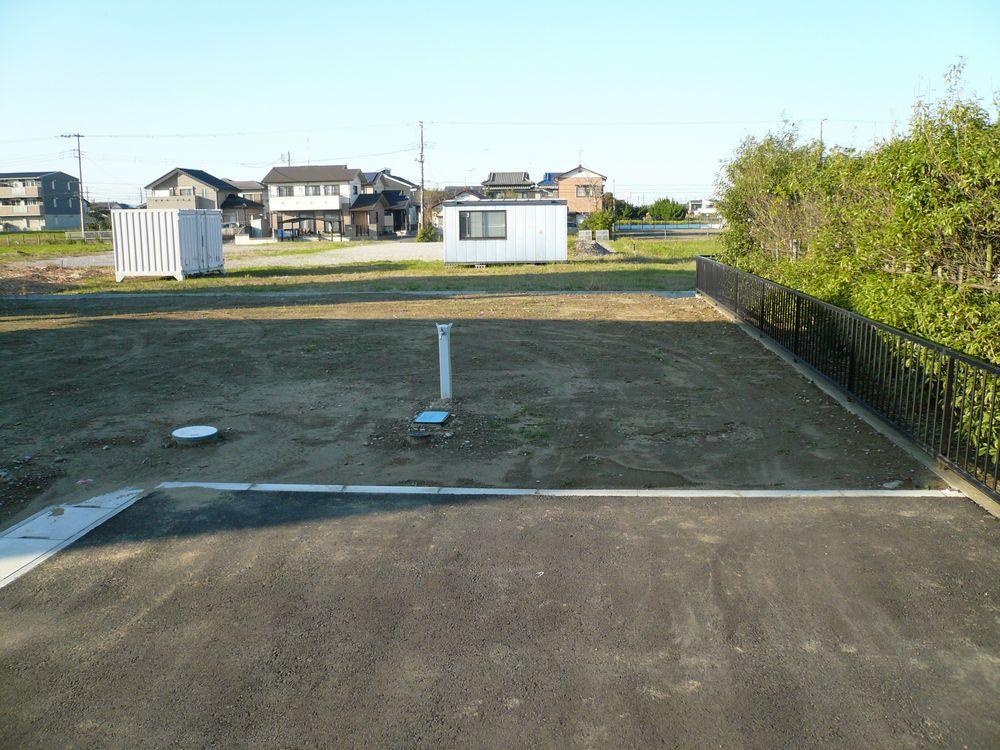 Local photos, including front road. Local photo 12