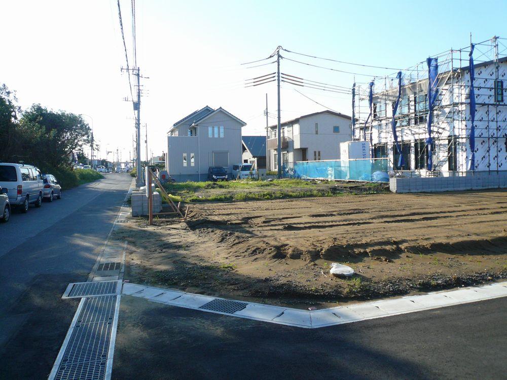 Local photos, including front road. Local photos 4