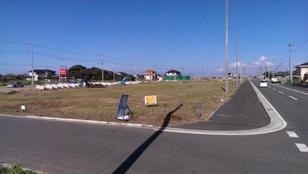 Local photos, including front road. Local (11 May 2013) Shooting