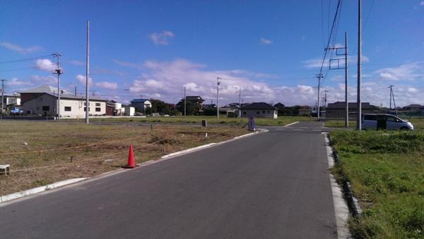 Local photos, including front road. Local (11 May 2013) Shooting