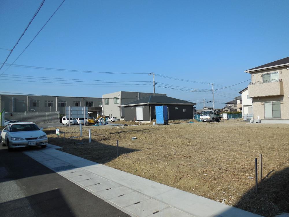 Local photos, including front road. Local (12 May 2013) Shooting