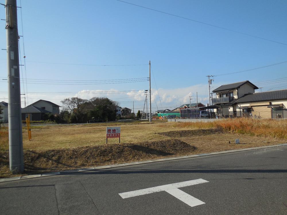 Local photos, including front road. Local (12 May 2013) Shooting