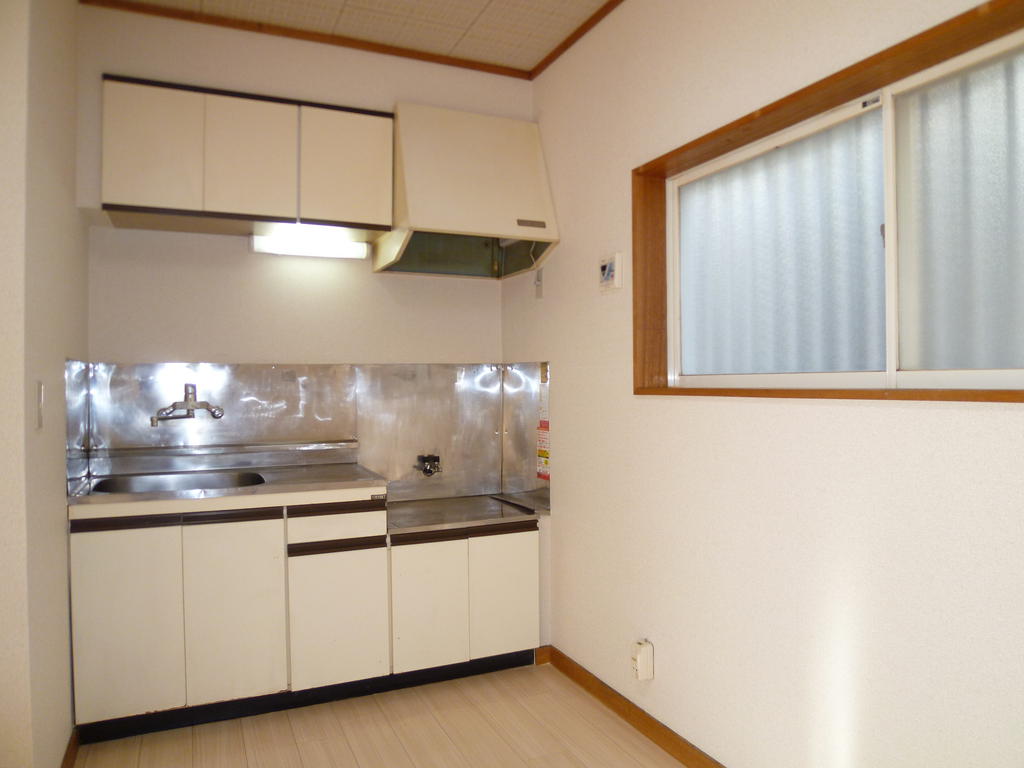Kitchen. Since the kitchen there is a window, It's easy to be ventilation ☆ 