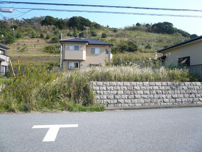 Local photos, including front road. Local land photo 10