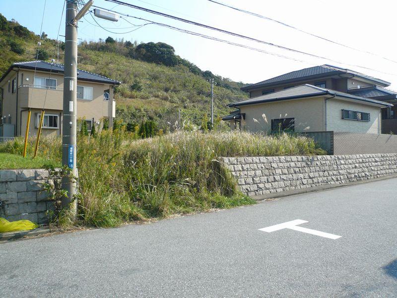 Local photos, including front road. Local Photo 1