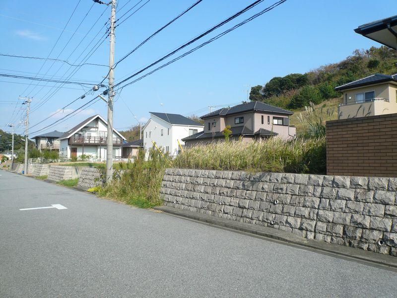 Local photos, including front road. Local photos 4