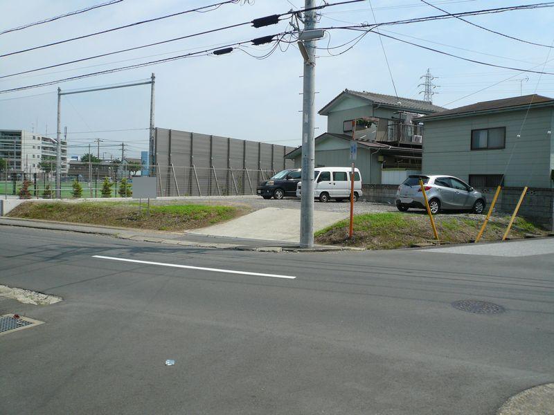 Local photos, including front road. Local Photo 1