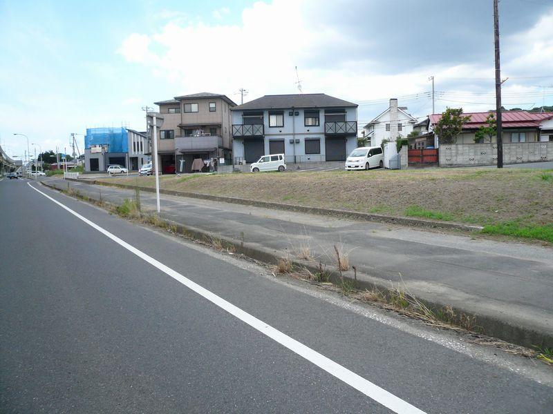 Local photos, including front road. Local photo 10