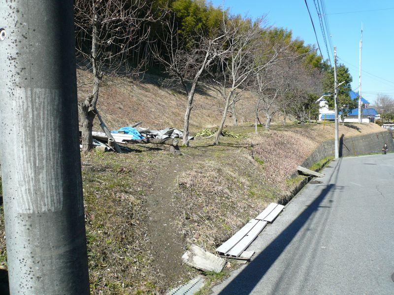 Local photos, including front road. Local Photo 1