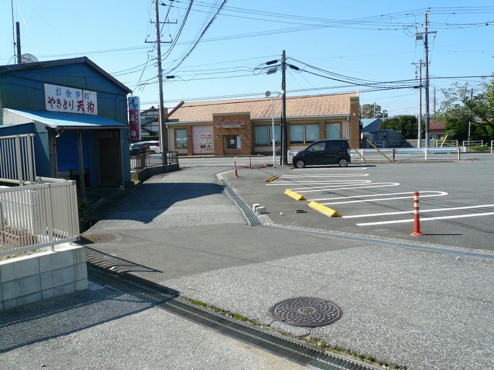 Local photos, including front road. Local front road photo