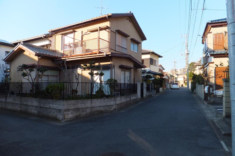 Local photos, including front road. Local (12 May 2013) Shooting