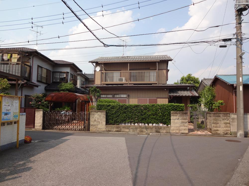 Local photos, including front road. Local (August 2013) Shooting