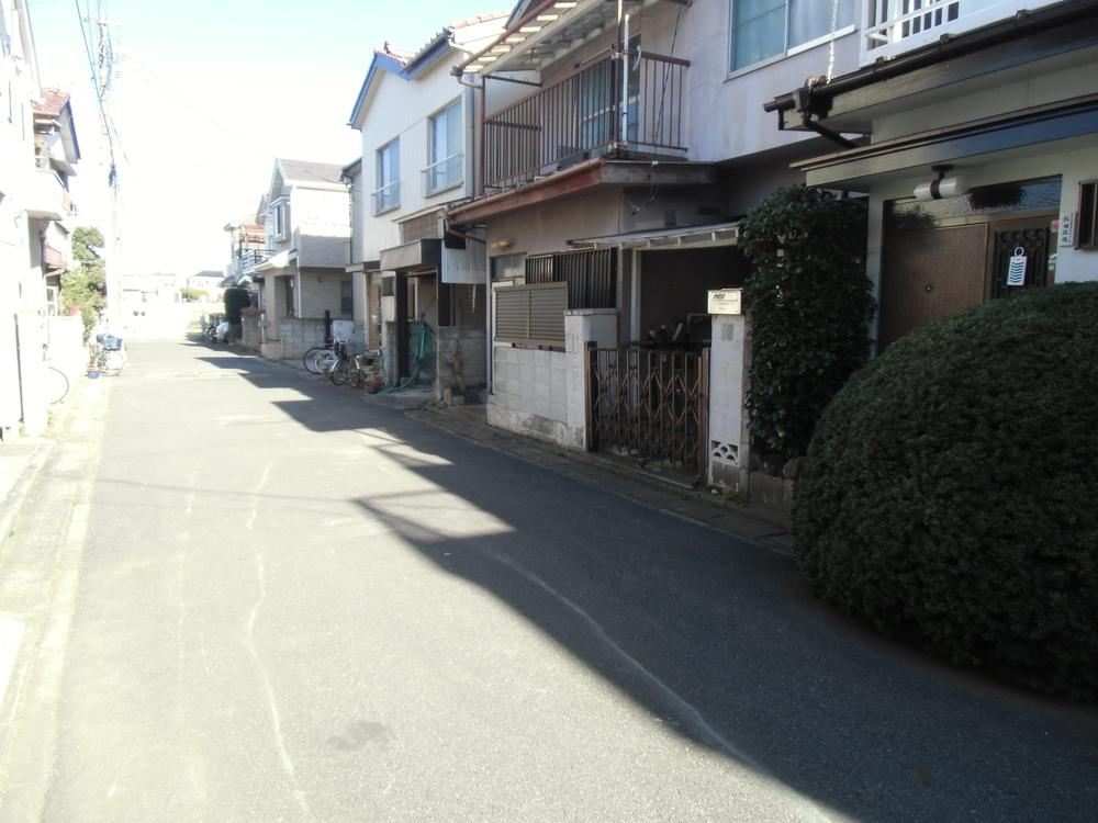 Local photos, including front road. Local (12 May 2013) Shooting