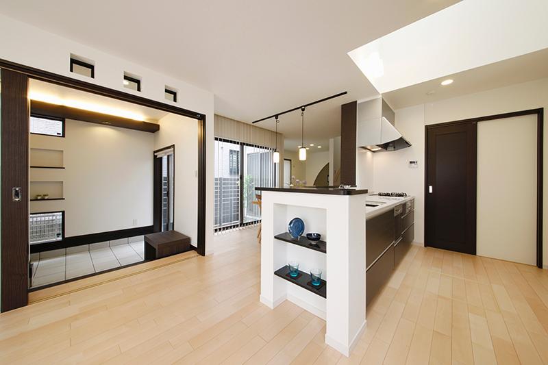 Building plan example (introspection photo). Face-to-face kitchen where you can enjoy a conversation with family, Also be able to see the state of the family in the work, Is more and more will be fun to stand in the kitchen.