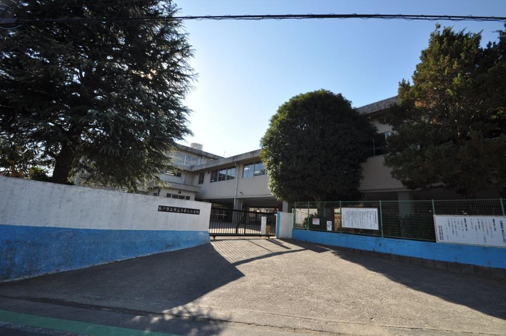 Other. Tokiwadaira to the third elementary school, Since the distance of the walk 7 minutes It is also safe to lower grades of children Irassha'.