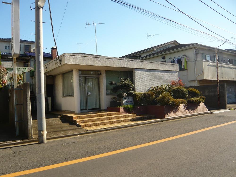 Local photos, including front road. Local (12 May 2013) Shooting