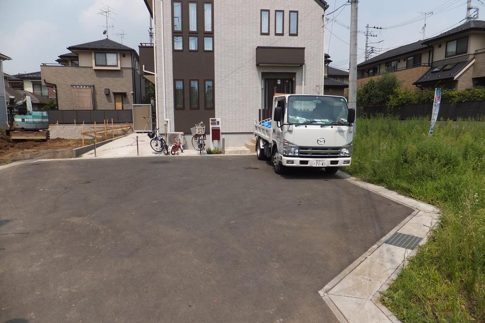 Local photos, including front road. Local (August 2013) Shooting