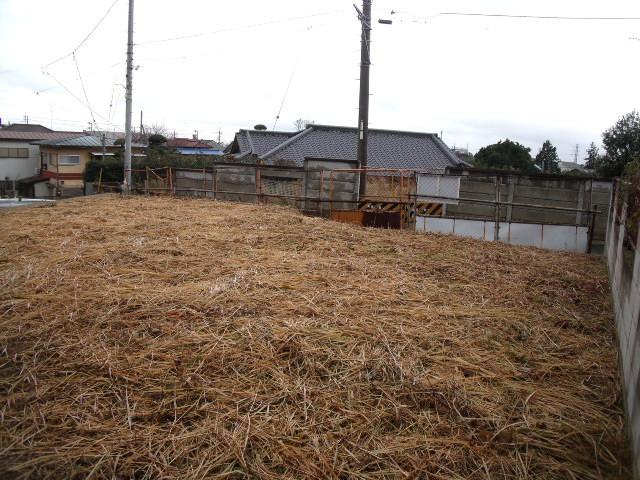 Local photos, including front road. Local (12 May 2013) Shooting