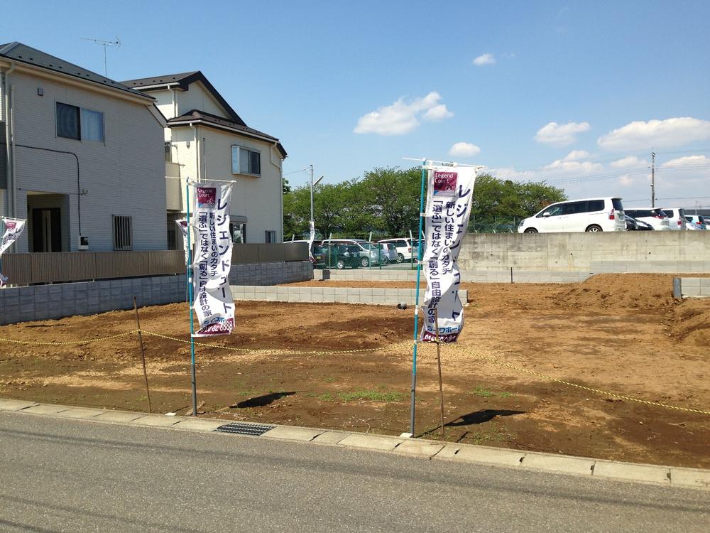 Local photos, including front road. Local (05 May 2013) Shooting