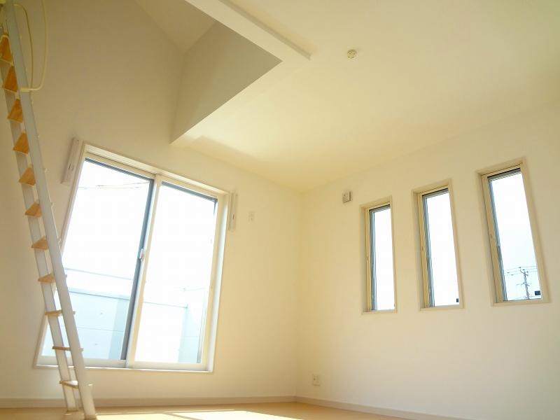 Building plan example (introspection photo). Dining than living ・ Overlooking the kitchen. Installing a loft that can store plenty at the top