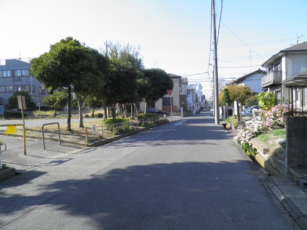 Local photos, including front road. Local (11 May 2013) Shooting