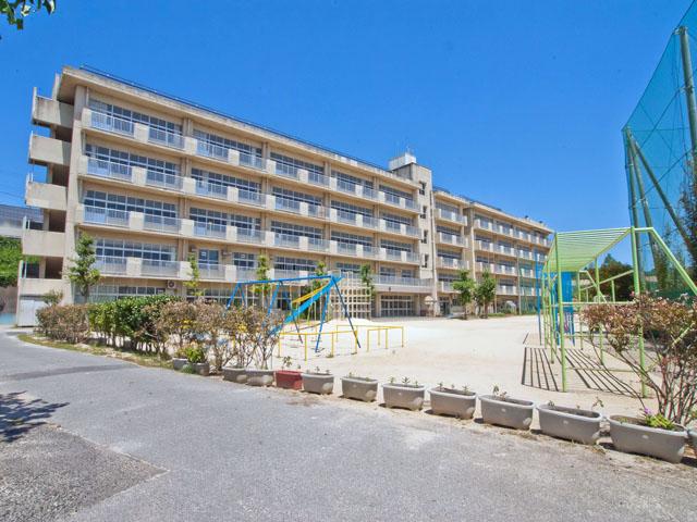 Primary school. 1040m to Matsudo Municipal Tonohiraga Elementary School
