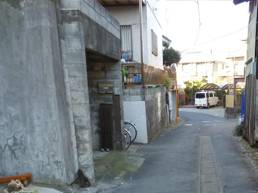 Local photos, including front road. Local (12 May 2013) Shooting