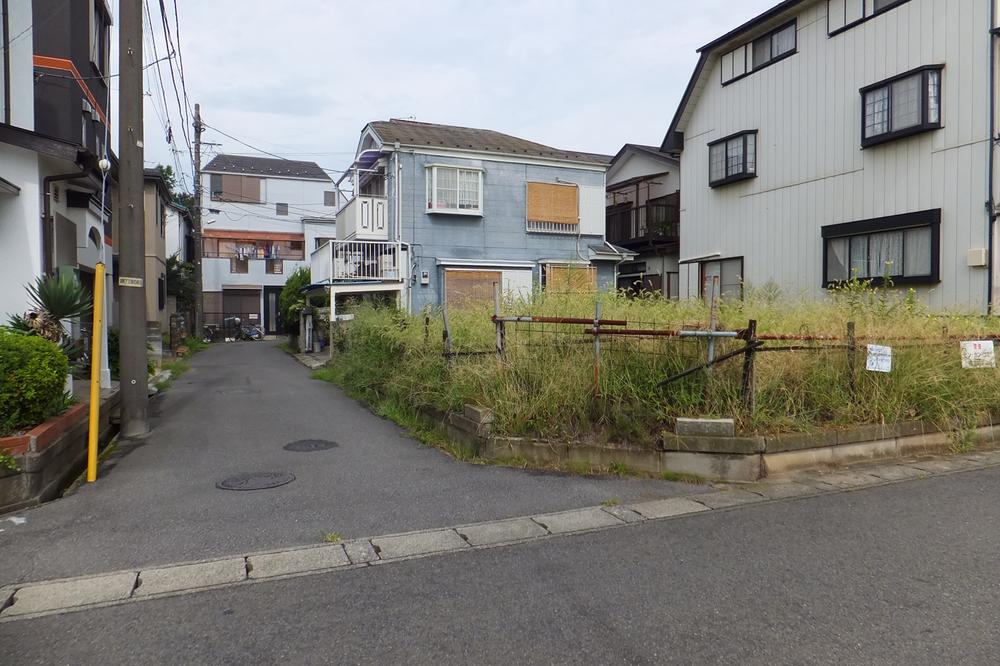 Local photos, including front road. Local (August 2013) Shooting