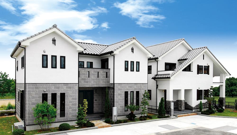 Local photos, including front road. Local streets