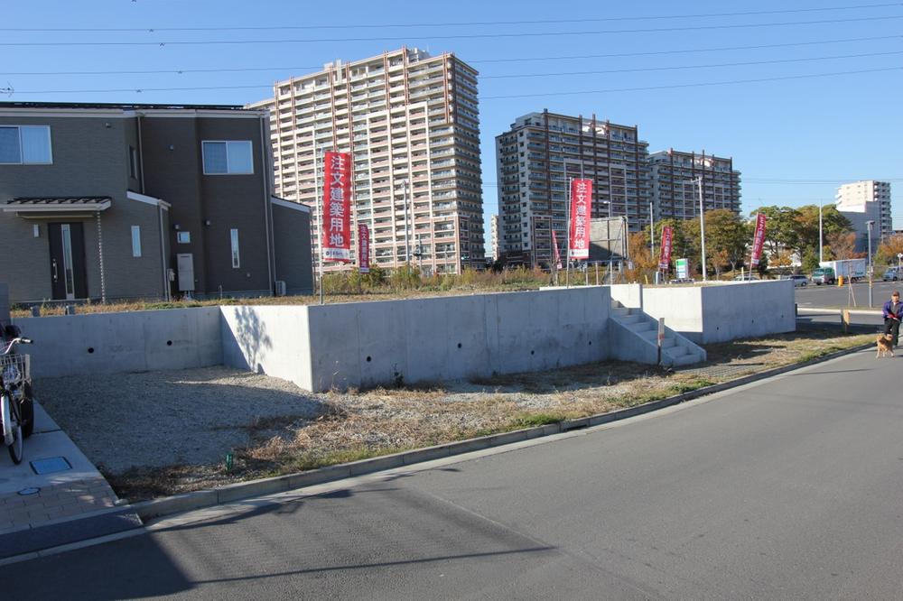 Local photos, including front road. B-3 / B-4 site (November 2013) Shooting