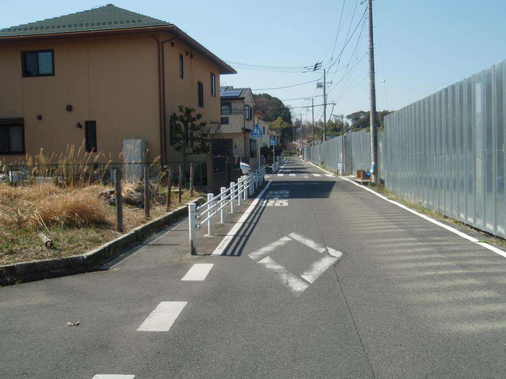 Local photos, including front road. Local (April 2012) shooting Photo right, Readjustment district (Sports Park surrounding area)