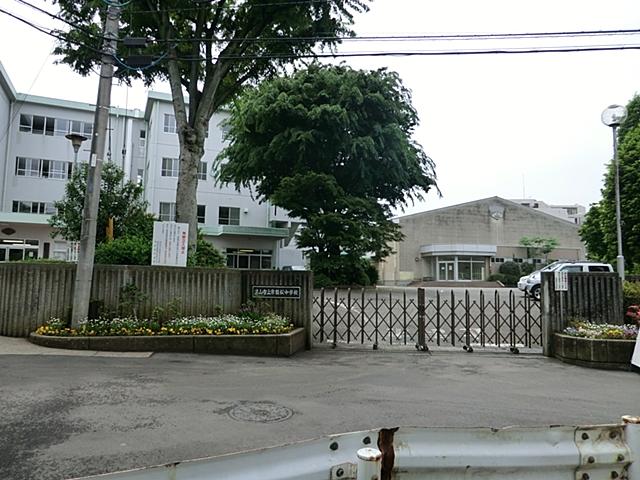 Junior high school. 800m until Tokiwamatsu junior high school